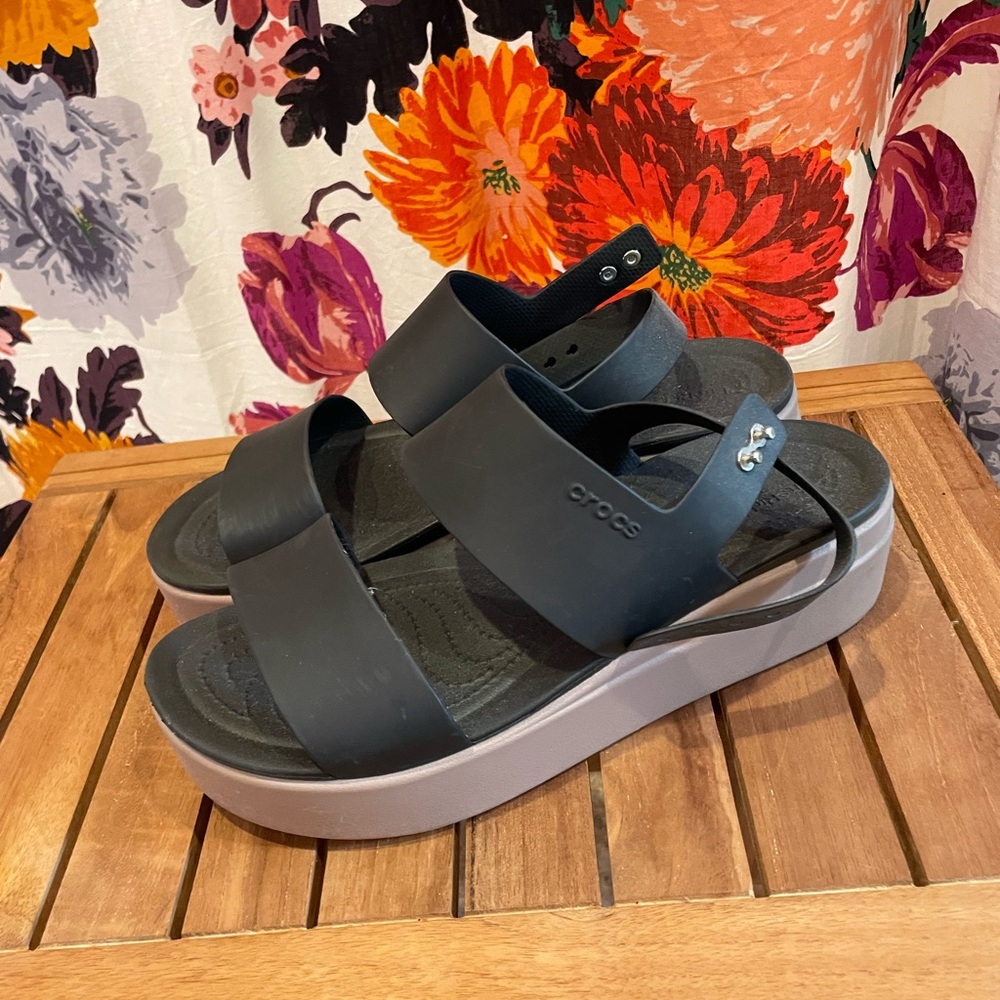 Crocs Women's Black and Tan Platform Sandals size 11 - Picture 3 of 5